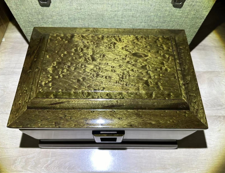 金丝楠乌木骨灰盒厂家怎么选？认准这几点